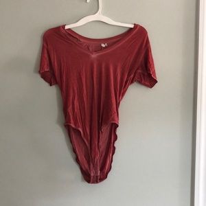 T-shirt bodysuit v-neck